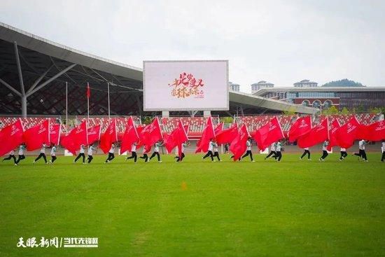 喷鼻港产生连串凶杀案, 死者均为夜之女, 杀人手法极之残暴, 凶手行凶时是驾驶电单车, 手持硬物, 将死者玩弄至根疲力尽时才下手杀人. 因案发时均为礼拜五晚上, 故被传媒称为(礼拜五杀手). 卓雄授命打点此案, 在杀手出没的处所布下网罗密布, 以五十名美艳女警为饵, 在高处放置了狙击手, 在街上满布便衣捕快, 交通部更出动了三十部通俗电单车, 以作追截杀手之用. 惋惜步履最后掉败, 健之CID女友萍更被杀手刹害, 固然卓雄亦驾驶电单车力追, 更与杀手年夜打一场, 最于被杀手逃脱. 自此以后, 同事们都认定